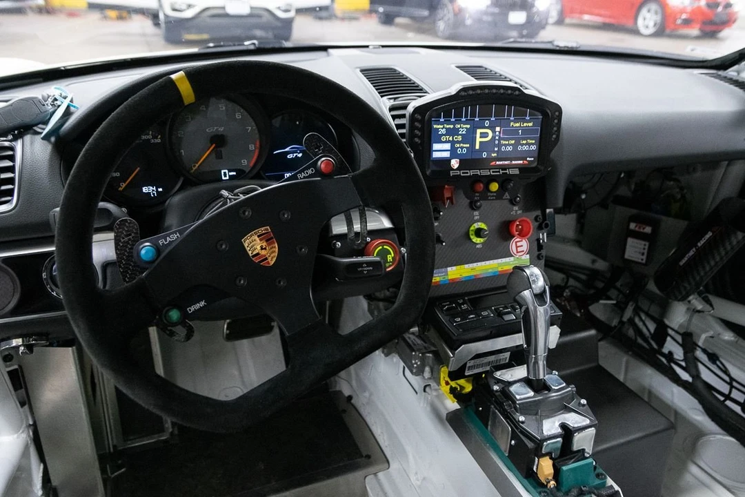2016 Porsche 981 Cayman GT4 Clubsport - Image 5 of 10