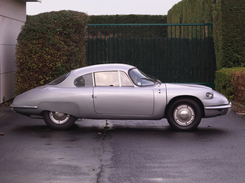 Panhard - Image 2 of 10