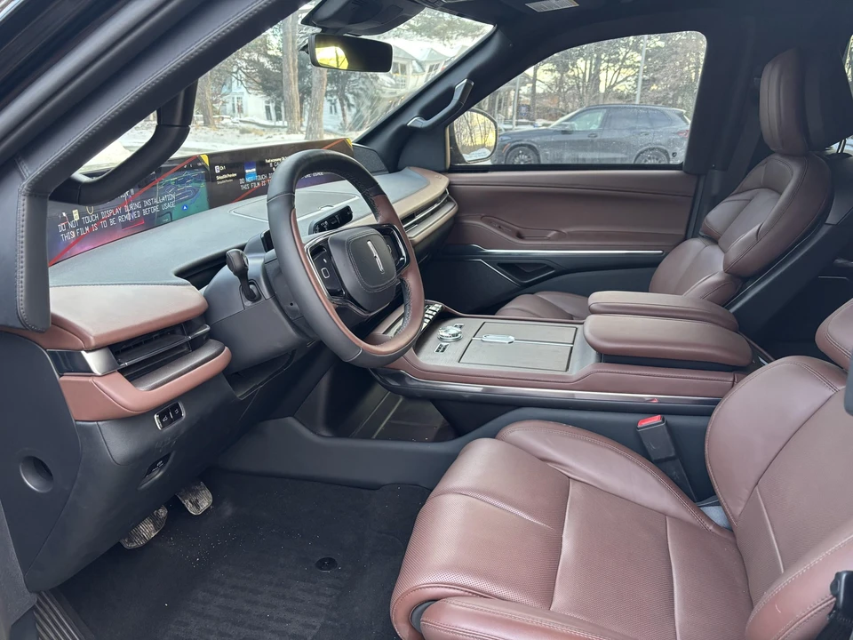 2025 Lincoln Navigator 4th Gen - Image 23 of 31