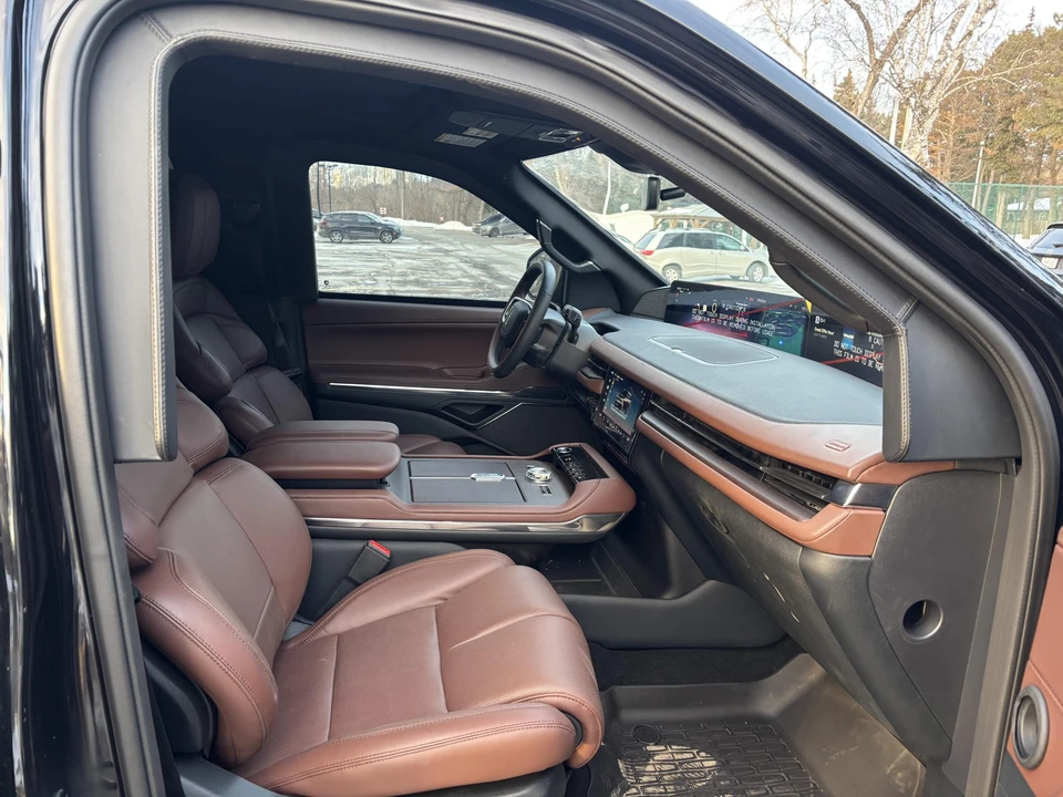 2025 Lincoln Navigator 4th Gen - Image 28 of 31