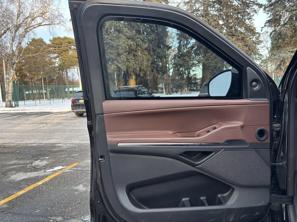 2025 Lincoln Navigator 4th Gen - Image 24 of 31