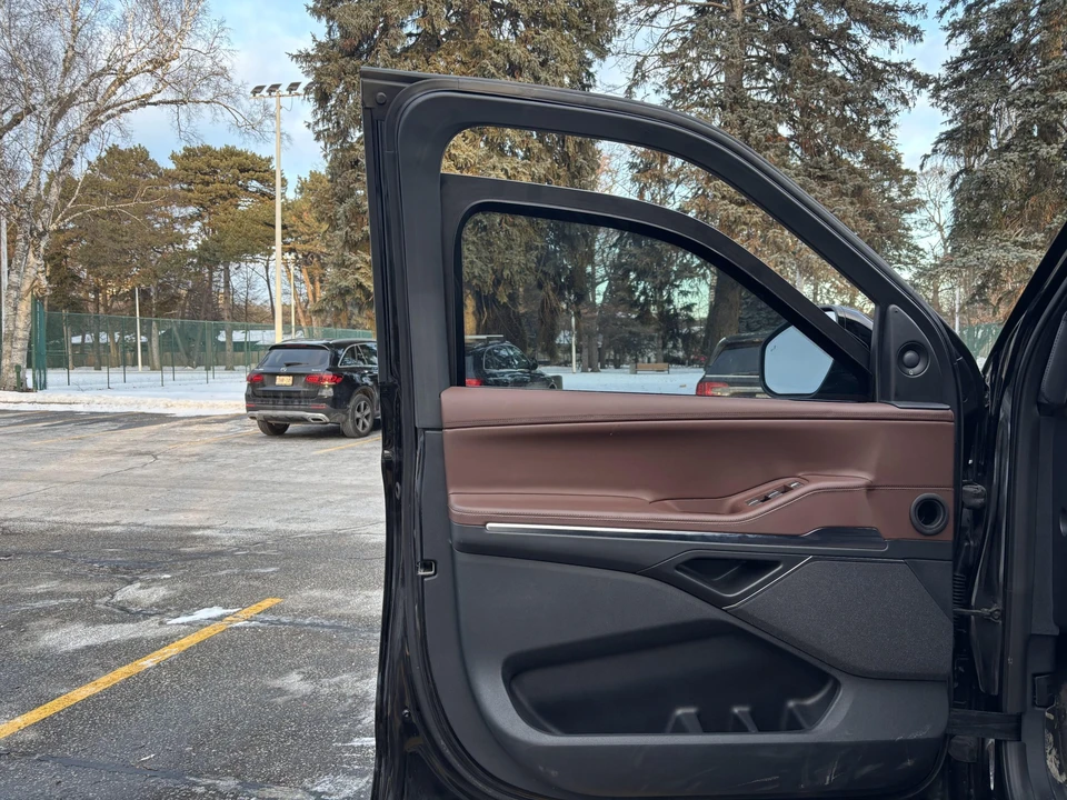 2025 Lincoln Navigator 4th Gen - Image 25 of 31