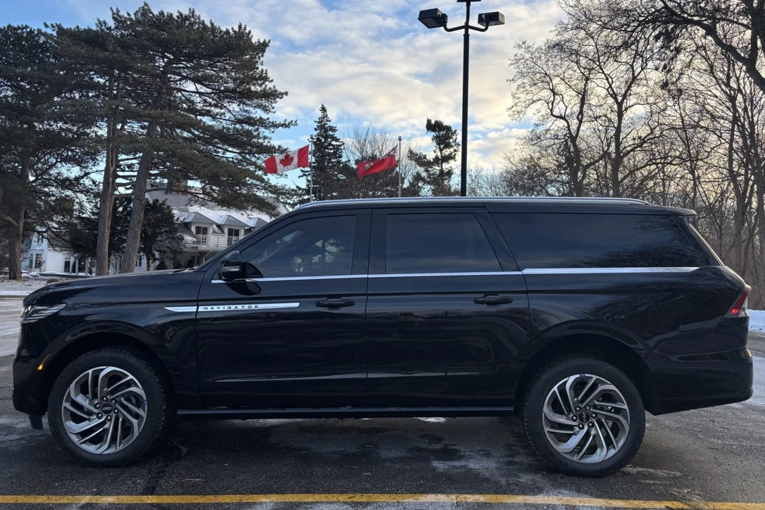 2025 Lincoln Navigator 4th Gen - Image 3 of 7