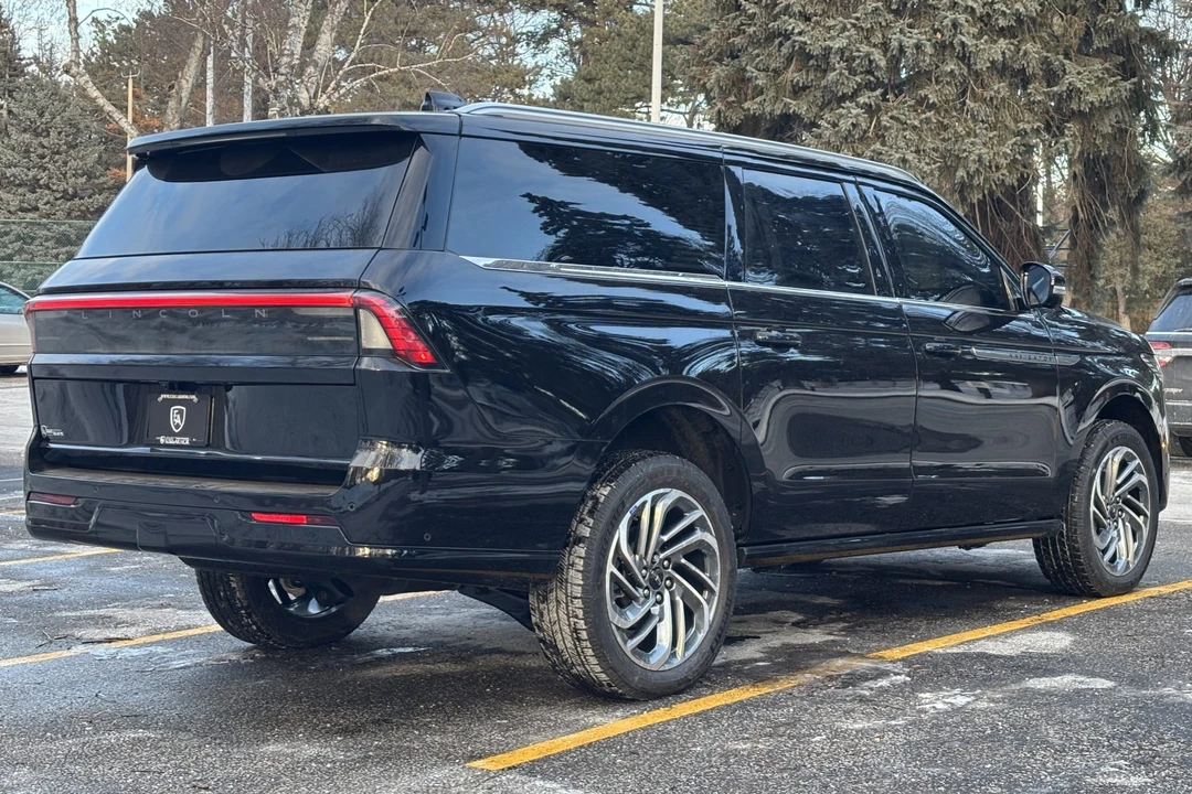 2025 Lincoln Navigator 4th Gen - Image 2 of 7