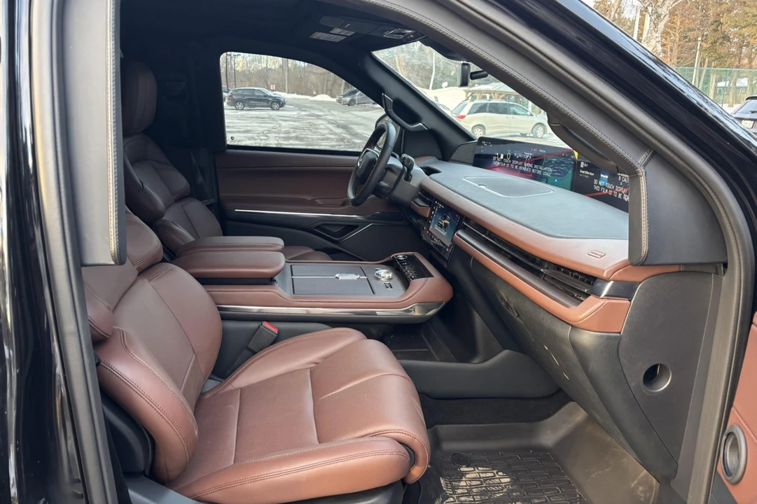 2025 Lincoln Navigator 4th Gen - Image 4 of 7