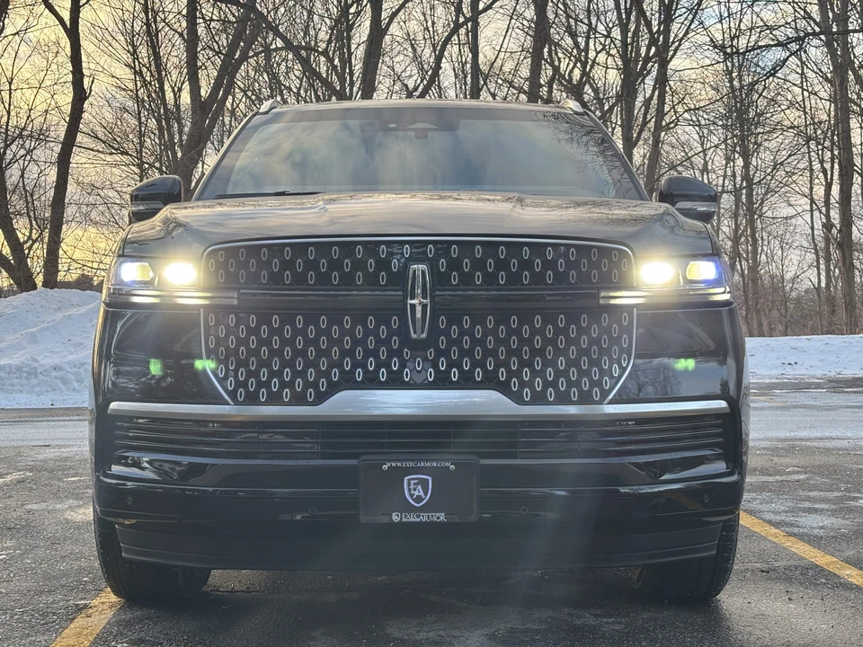 2025 Lincoln Navigator 4th Gen - Image 3 of 31