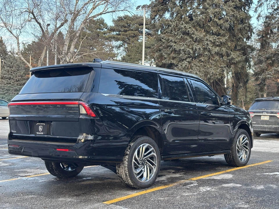 2025 Lincoln Navigator 4th Gen - Image 6 of 31