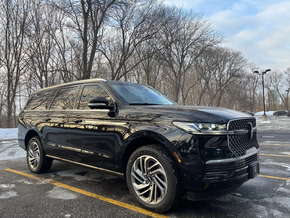 2025 Lincoln Navigator 4th Gen - Image 4 of 31