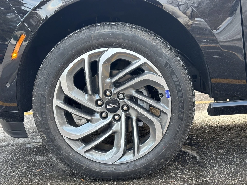 2025 Lincoln Navigator 4th Gen - Image 22 of 31