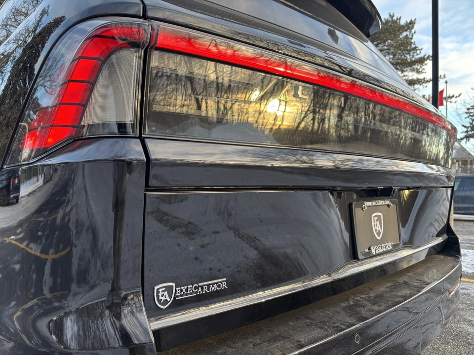 2025 Lincoln Navigator 4th Gen - Image 11 of 31