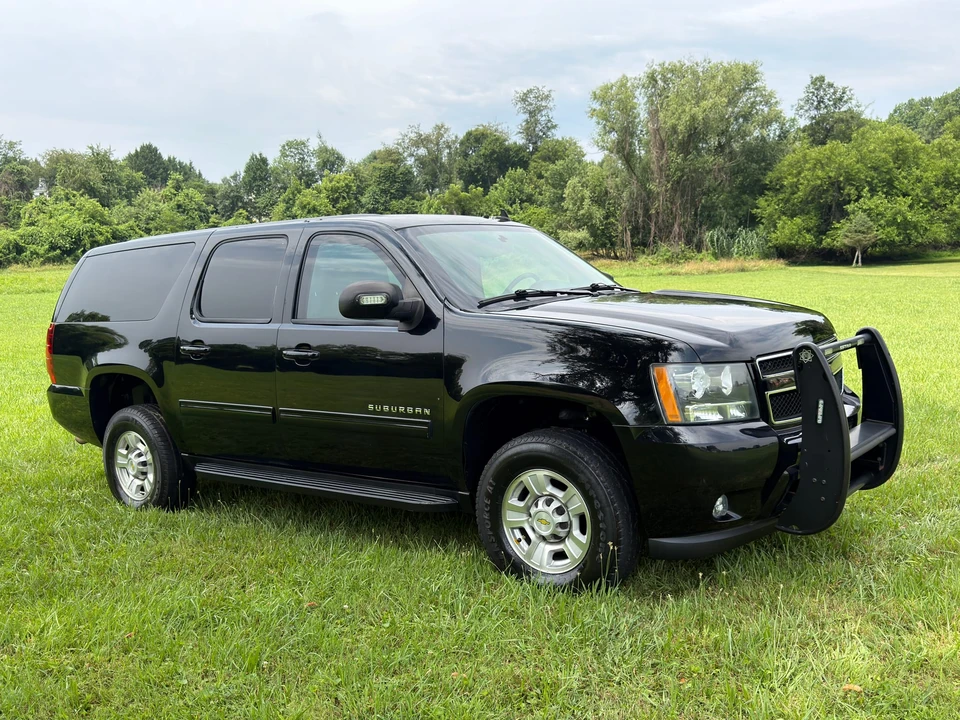 2011 Chevrolet Suburban 10th Gen - Image 17 of 31