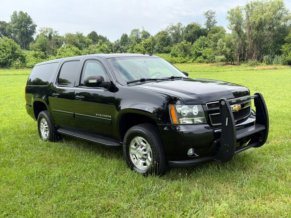 2011 Chevrolet Suburban 10th Gen - Image 18 of 31