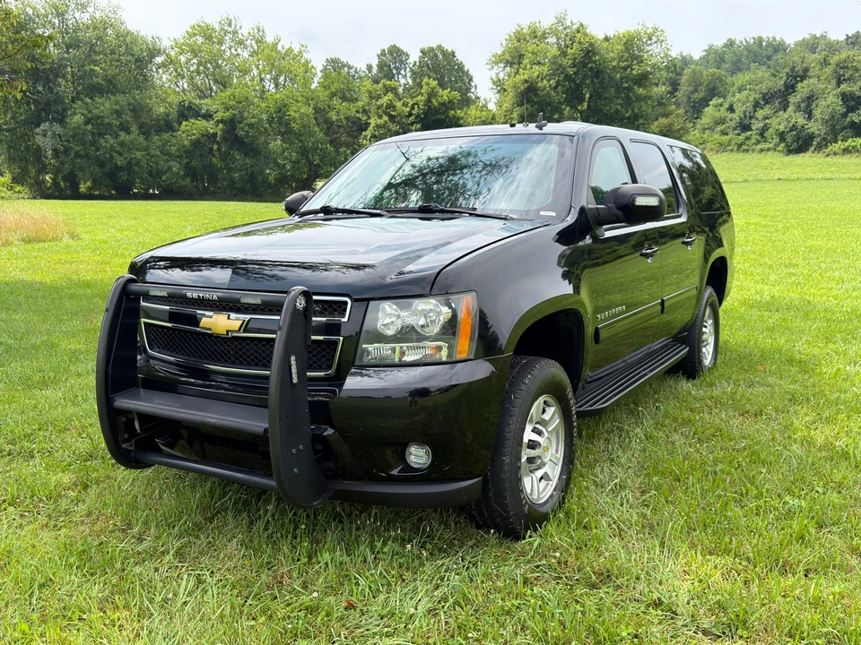 2011 Chevrolet Suburban 10th Gen - Image 3 of 31