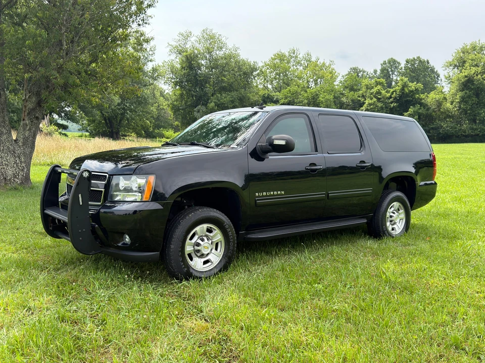2011 Chevrolet Suburban 10th Gen - Image 5 of 31