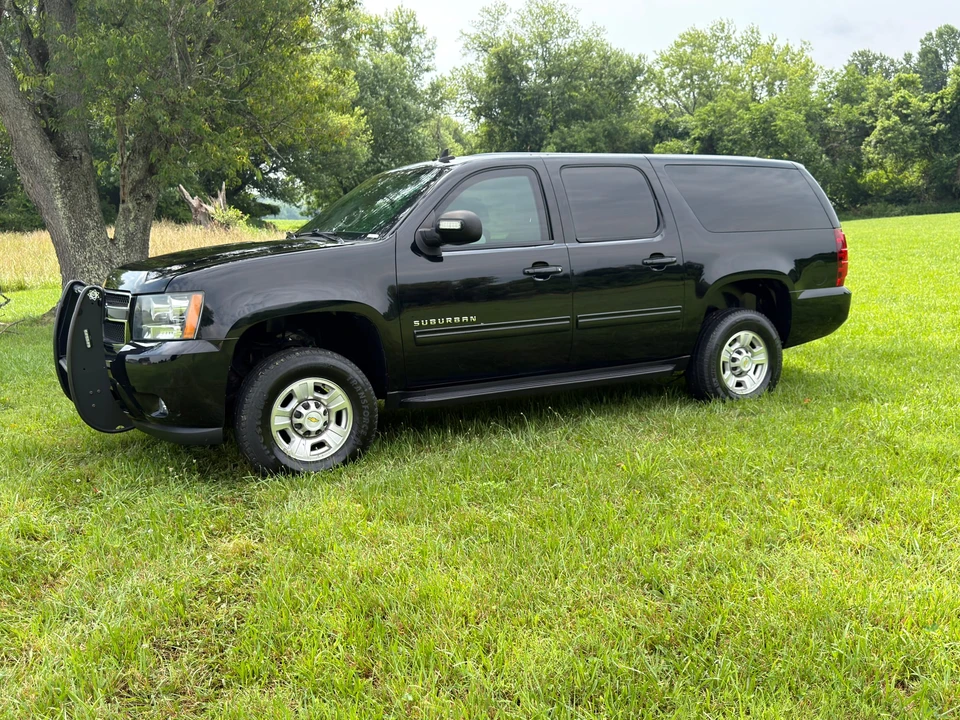 2011 Chevrolet Suburban 10th Gen - Image 4 of 31