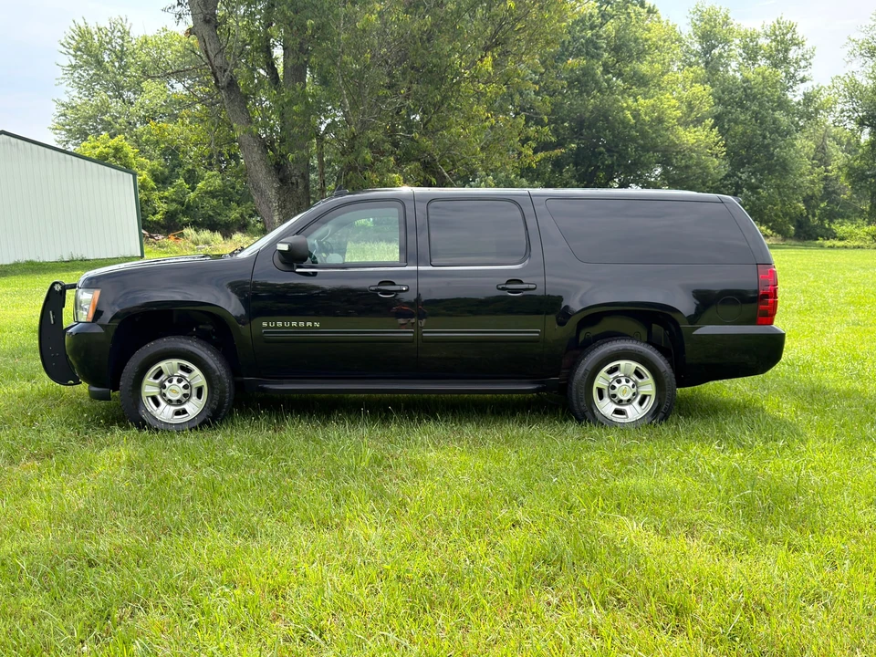 2011 Chevrolet Suburban 10th Gen - Image 6 of 31