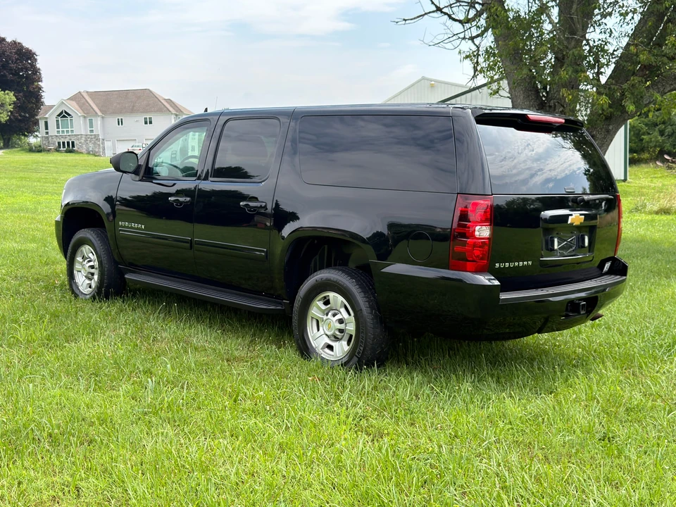 2011 Chevrolet Suburban 10th Gen - Image 8 of 31
