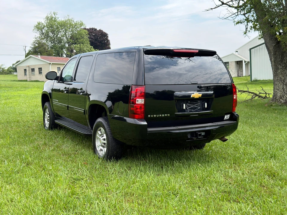 2011 Chevrolet Suburban 10th Gen - Image 9 of 31