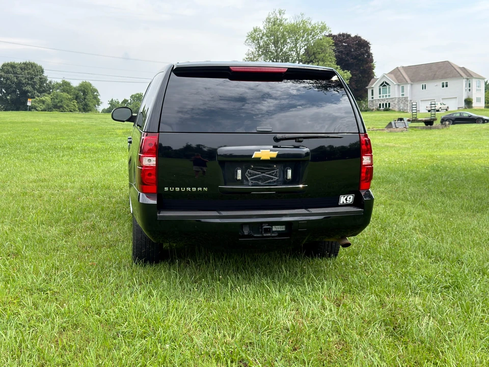 2011 Chevrolet Suburban 10th Gen - Image 10 of 31