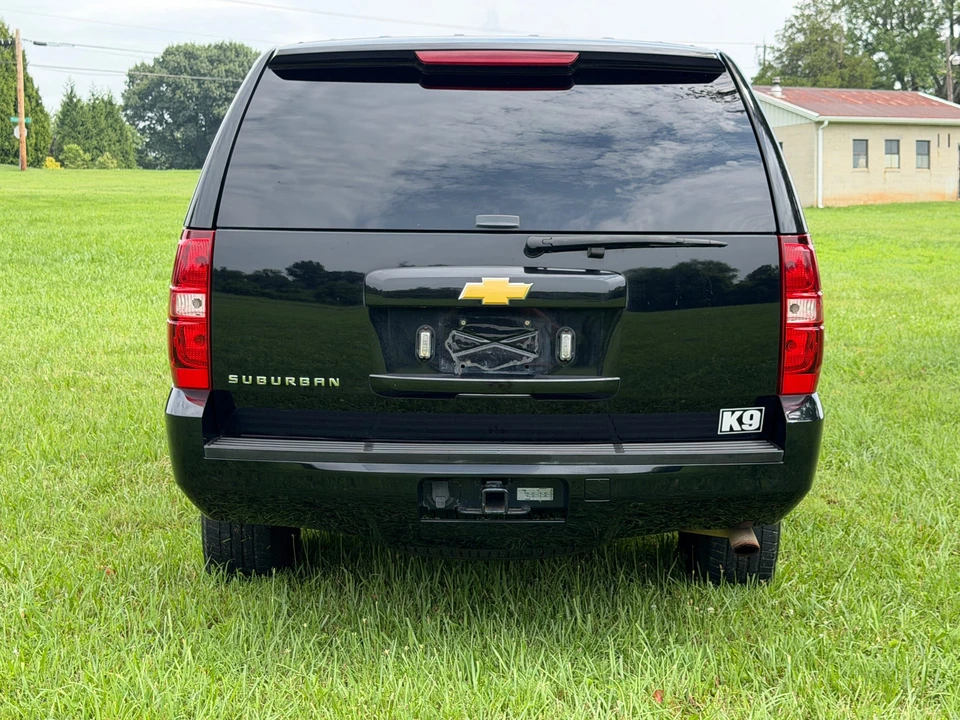 2011 Chevrolet Suburban 10th Gen - Image 11 of 31