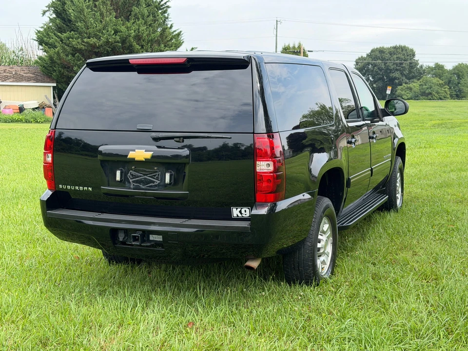 2011 Chevrolet Suburban 10th Gen - Image 12 of 31