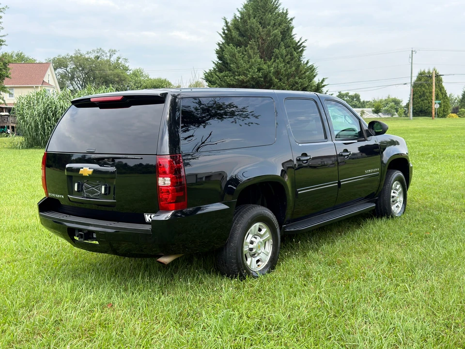 2011 Chevrolet Suburban 10th Gen - Image 13 of 31