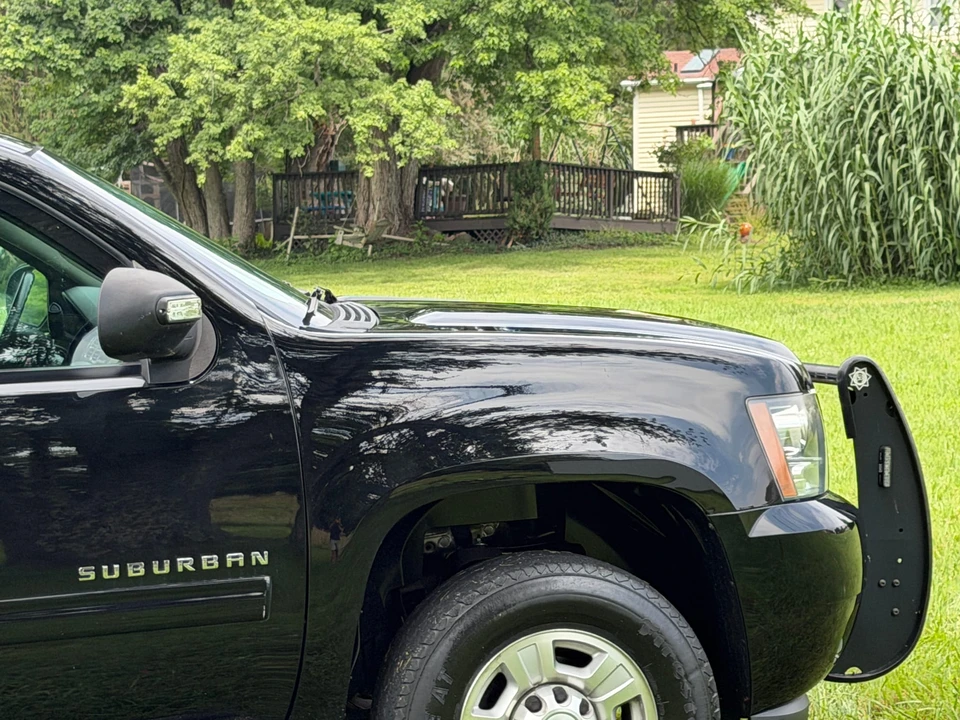 2011 Chevrolet Suburban 10th Gen - Image 26 of 31