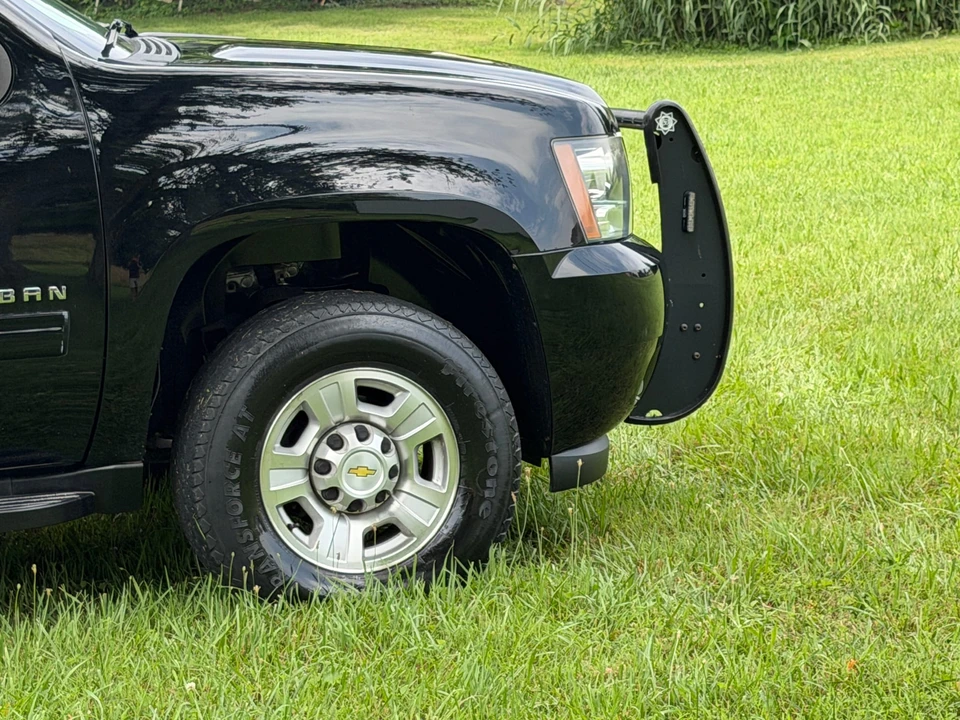 2011 Chevrolet Suburban 10th Gen - Image 25 of 31