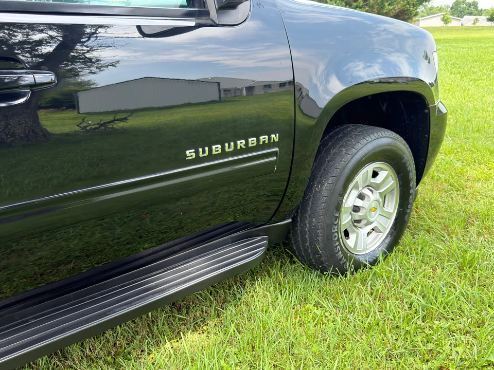 2011 Chevrolet Suburban 10th Gen - Image 30 of 31