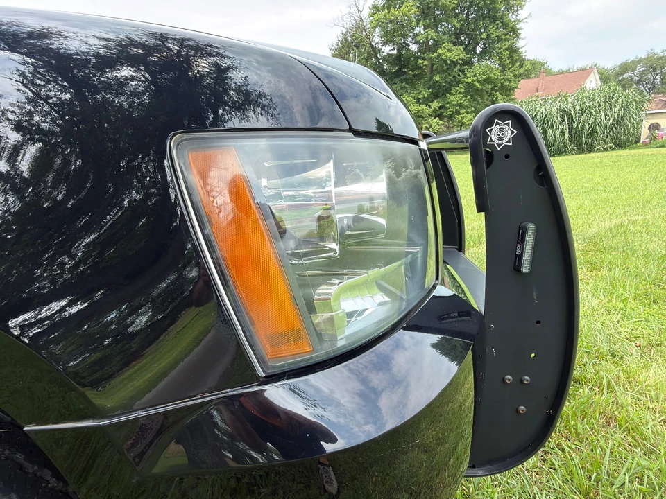 2011 Chevrolet Suburban 10th Gen - Image 27 of 31
