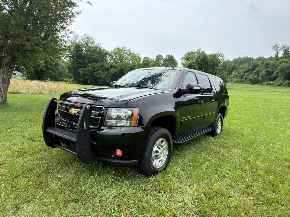 2011 Chevrolet Suburban 10th Gen - Image 2 of 31