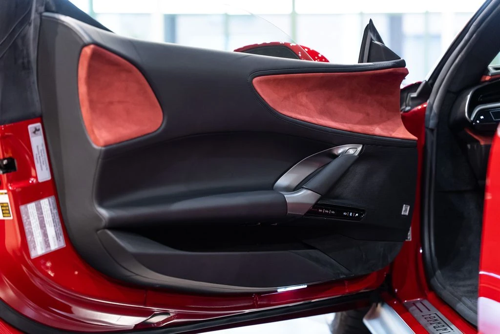 2022 Ferrari SF90 Spider - Image 25 of 31