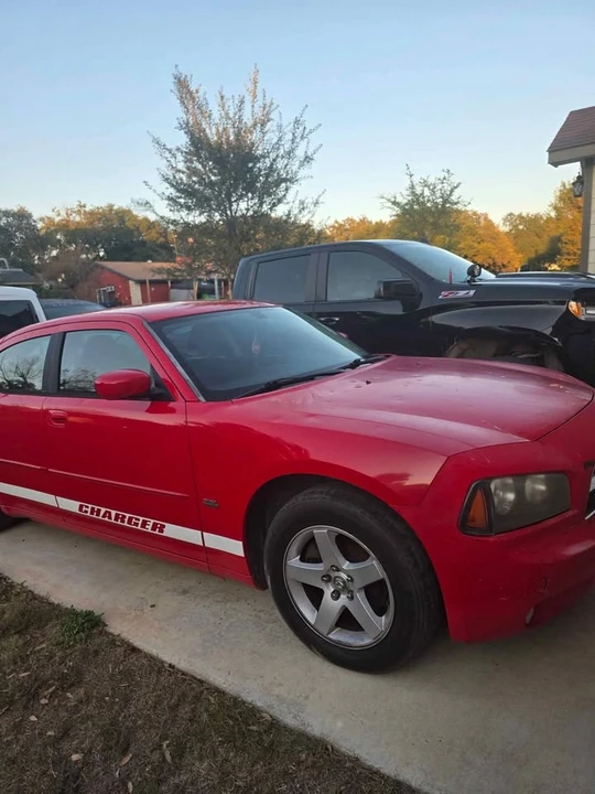2010 Dodge Charger 6th Gen - Image 2 of 2