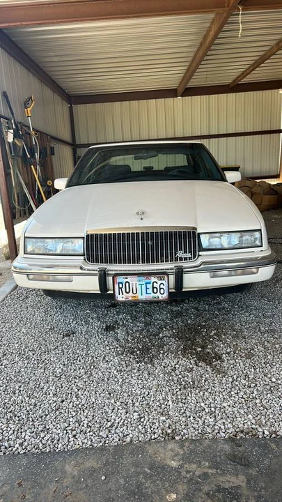 1990 Buick Riviera 4th-7th Gen - Image 2 of 7
