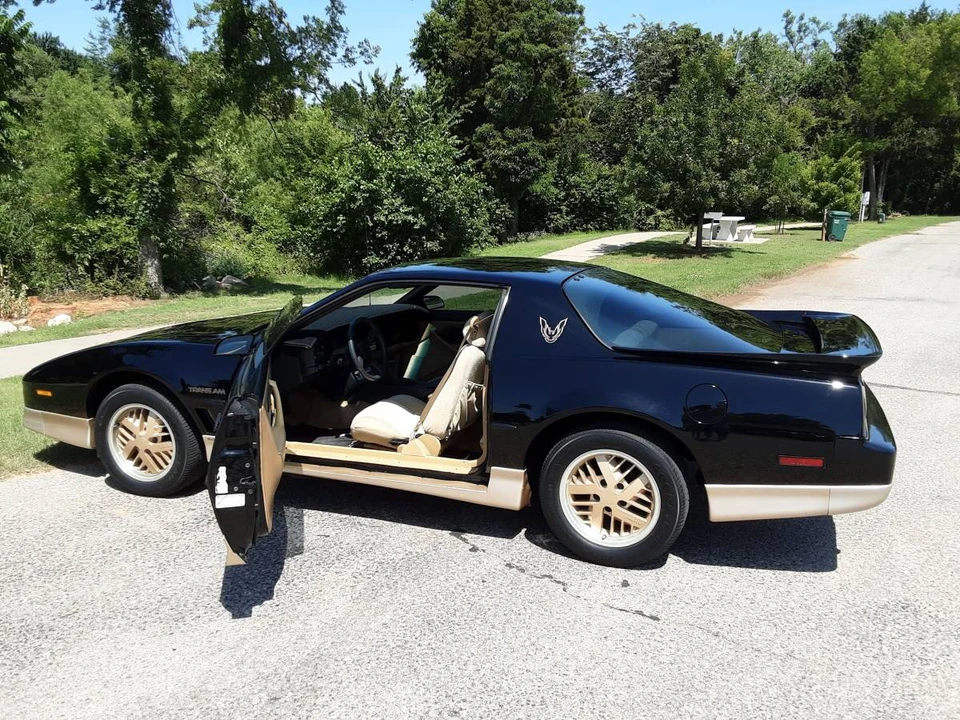 1987 Pontiac Firebird Trans Am 3rd Gen - Image 4 of 7