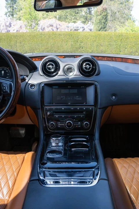2016 Jaguar X351 XJ - Image 5 of 10
