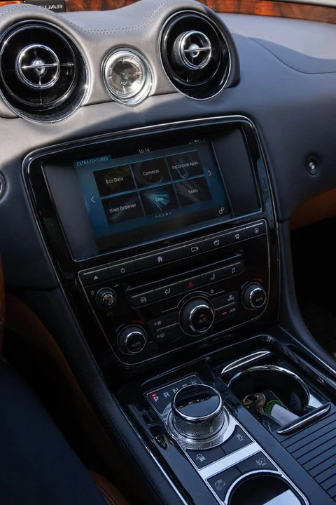 2016 Jaguar X351 XJ - Image 6 of 10