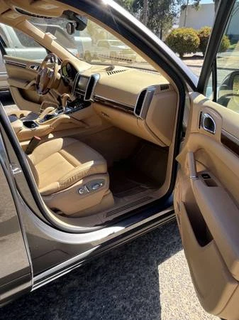 2012 Porsche 958 Cayenne - Image 9 of 20