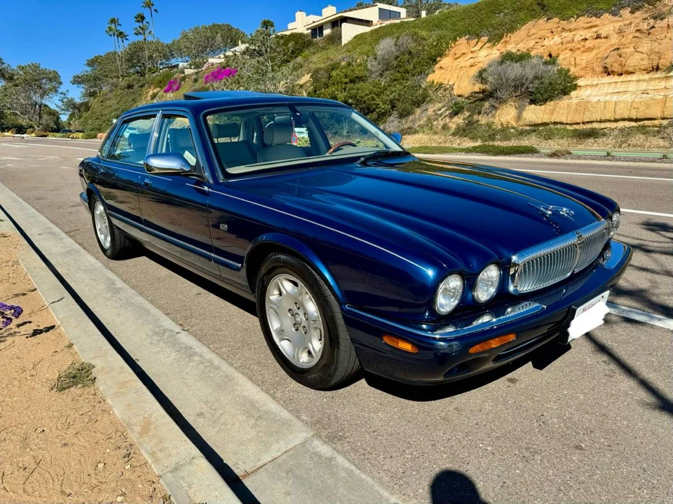 2001 Jaguar X308 XJ - Image 2 of 16