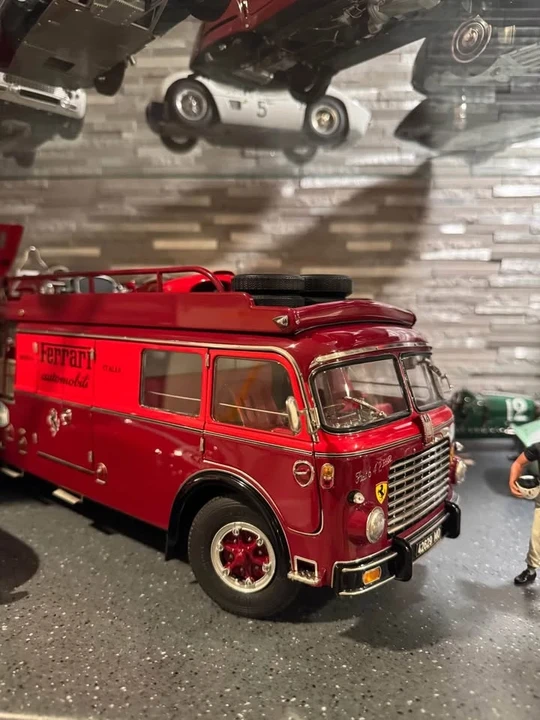 Parts & Memorabilia Scale Models - Image 9 of 10