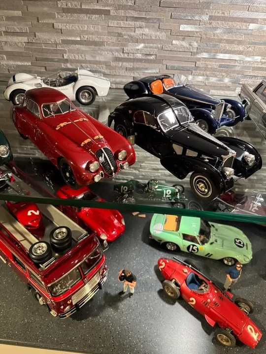 Parts & Memorabilia Scale Models - Image 4 of 10