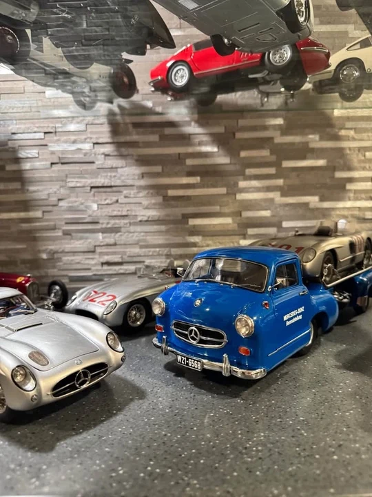 Parts & Memorabilia Scale Models - Image 8 of 10