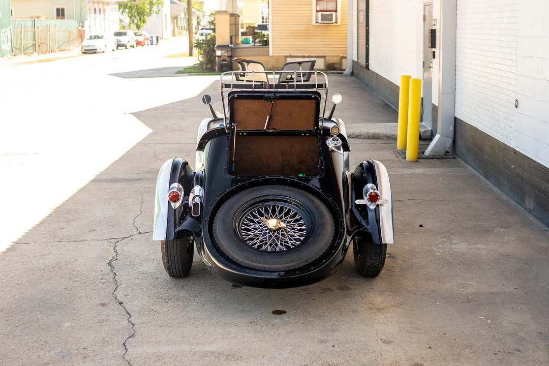 Ford Hot Rod - Image 11 of 31