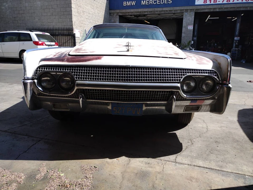 1961 Lincoln Continental 4th Gen - Image 2 of 24