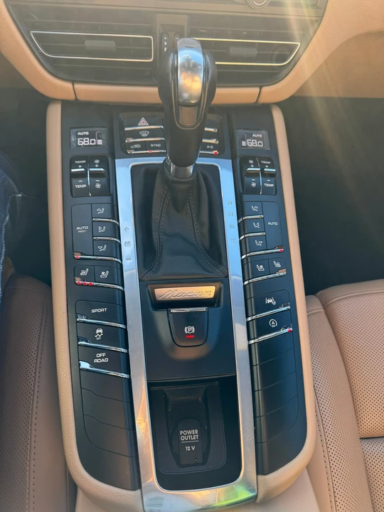 2019 Porsche Macan - Image 23 of 31