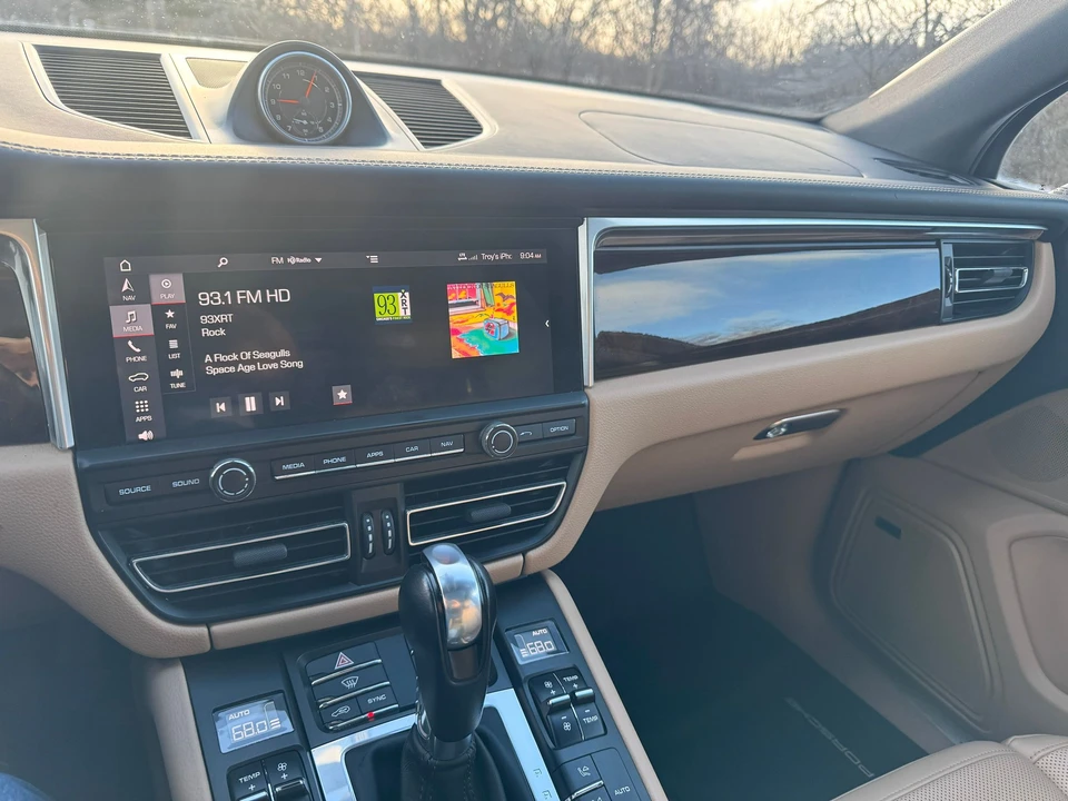 2019 Porsche Macan - Image 24 of 31