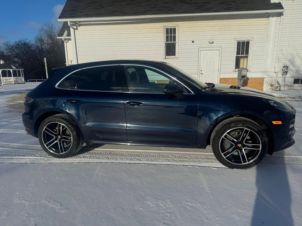 2019 Porsche Macan - Image 27 of 31