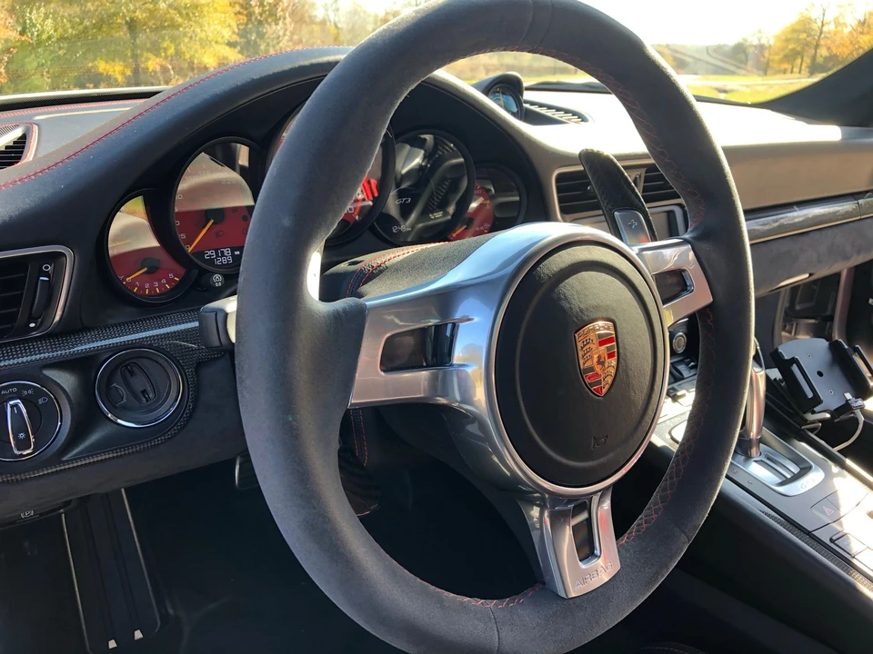2015 Porsche 991 GT3 - Image 18 of 19