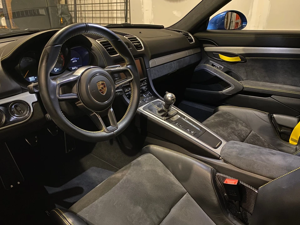 2016 Porsche 981 Cayman GT4 - Image 8 of 9