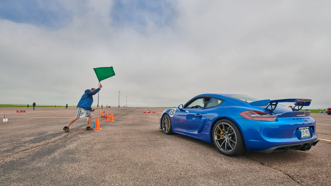 2016 Porsche 981 Cayman GT4 - Image 3 of 9